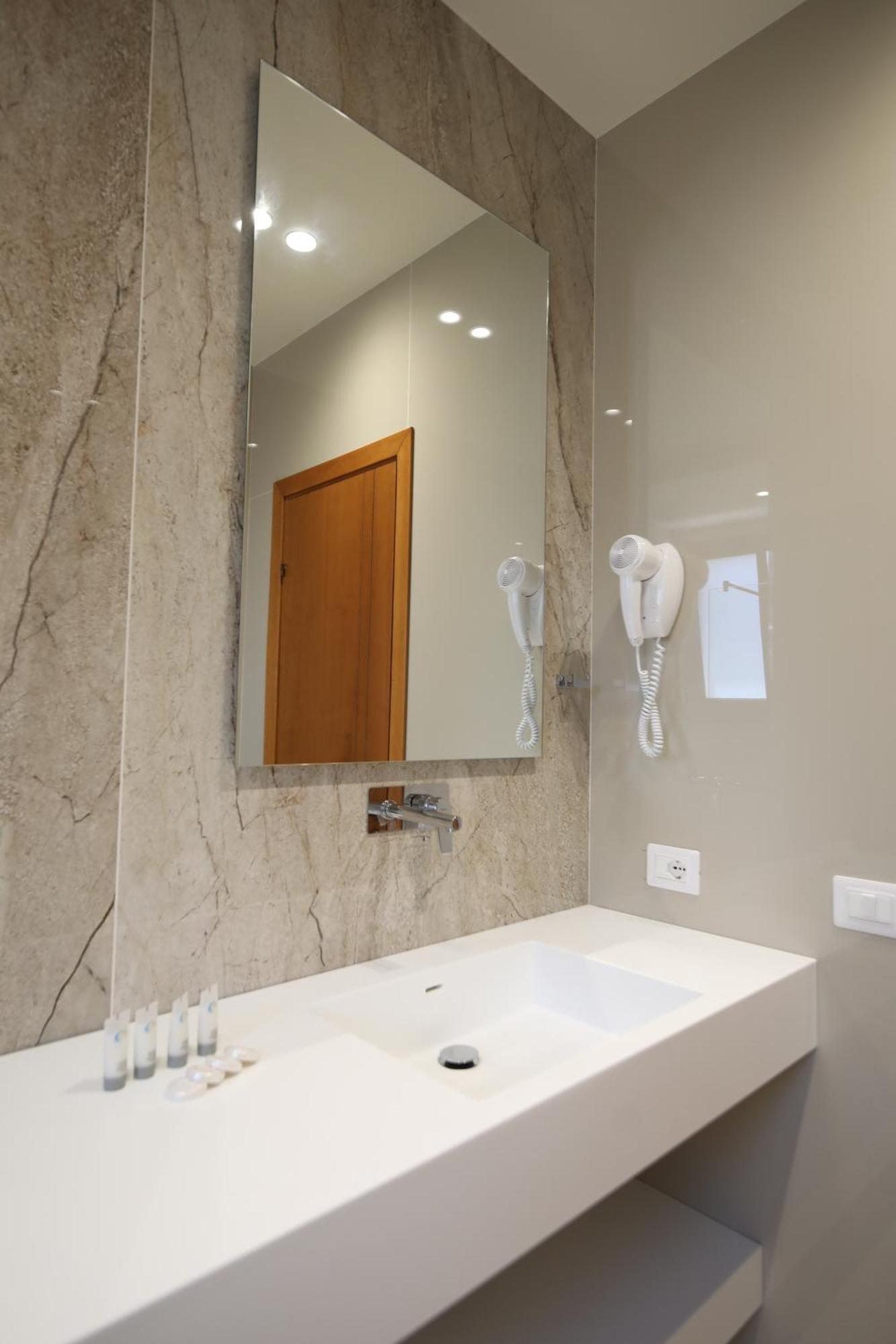 Hotel Erjuma Vlorë Extérieur photo