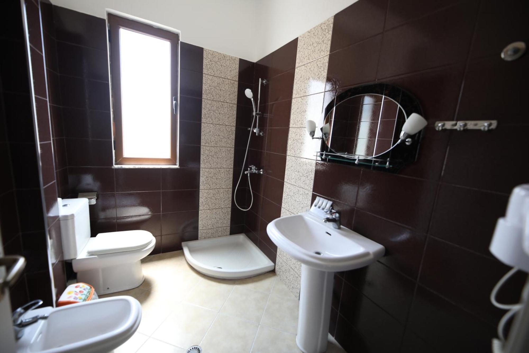 Hotel Erjuma Vlorë Extérieur photo